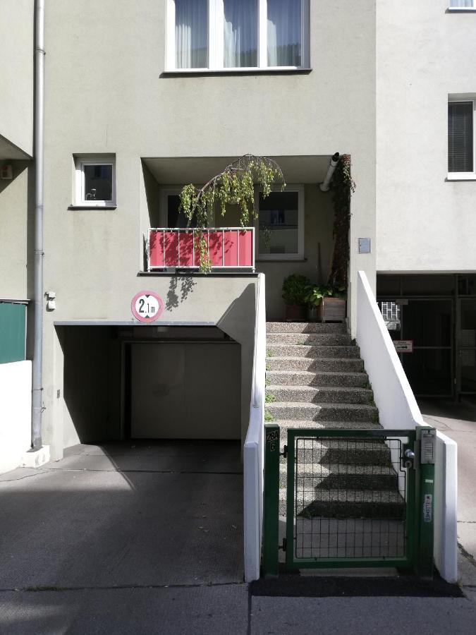 Room In Maisonette With Garden, Parking Place Vídeň Exteriér fotografie